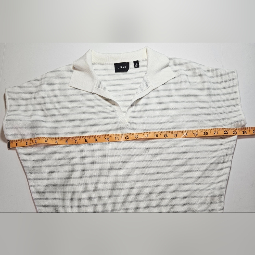 Cyrus, Striped White and Gray Women's V-neck, Collared, Top. Size S - Picture 4 of 6